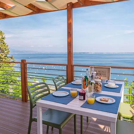 مكان تخييم Village Riva Blu *