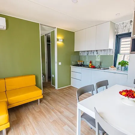 مكان تخييم Village Riva Blu *