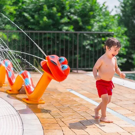 مكان تخييم Village Riva Blu *